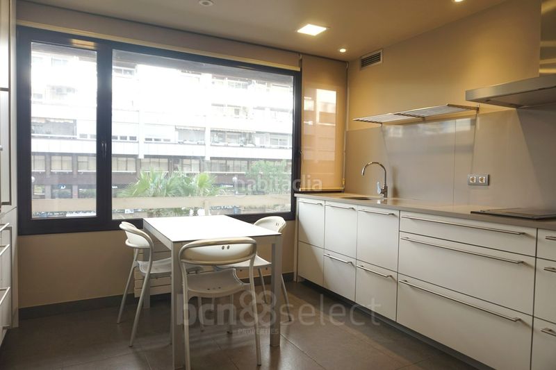 Foto e05ba1e1-c2de-4e2a-90cf-62b151d9a3e3. Pis amb calefacció aparcament a La Nova Esquerra de l´Eixample Barcelona