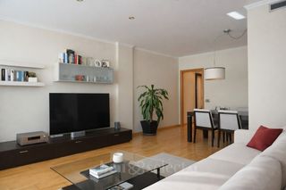 Pis  Carretera de barcelona. Piso semi-nuevo con abundante luz natural