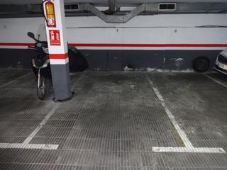 Location Parking moto à Carrer de sanpere i miquel 17. Plaza de parking cómoda y fácil para coche mediano.
4,30 x 2,10