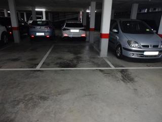 Aparcament cotxe  Carrer de la plana. Plaza de parking en horta
cómoda para aparcar para coche median