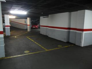 Car parking in Carrer de Dante Alighieri 4