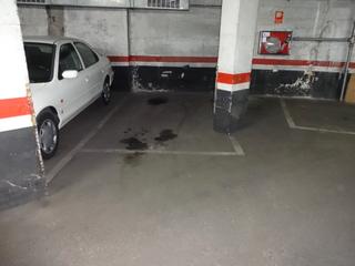 Parking coche en Carrer del greco 9. Coche pequeño cómoda para salir conductor