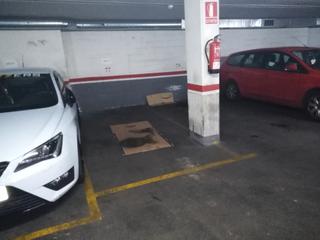 Aparcament cotxe a Passeig maragall 264. Pk para coche pequeño o 2 motos