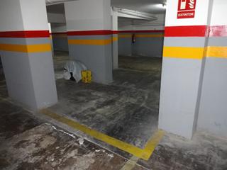 Aparcament cotxe a Carrer de pitàgores 23. Plaza para coche mediano + moto + bicicleta