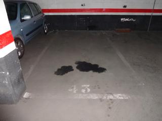 Parking coche en Carrer de vilapicina 32. Parking para coche mediano