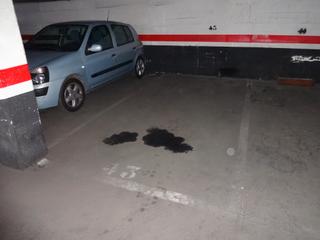 Parking coche en Carrer de vilapicina 32. Parking para coche mediano