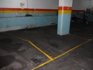 Affitto Posto auto  Carrer de santiago rusiñol 14. Plaza coche mediano junto a correos-pº maragall