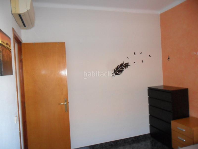 Foto 4aee4236-b44e-4574-9384-5487f3ffcc05. Pis a carrer pintor casas 5 a Vilapicina - Torre Llobeta Barcelona