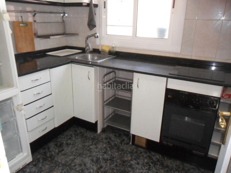 Foto 7fd11c21-03a5-4e3e-a491-d23e5357c278. Pis a carrer pintor casas 5 a Vilapicina - Torre Llobeta Barcelona