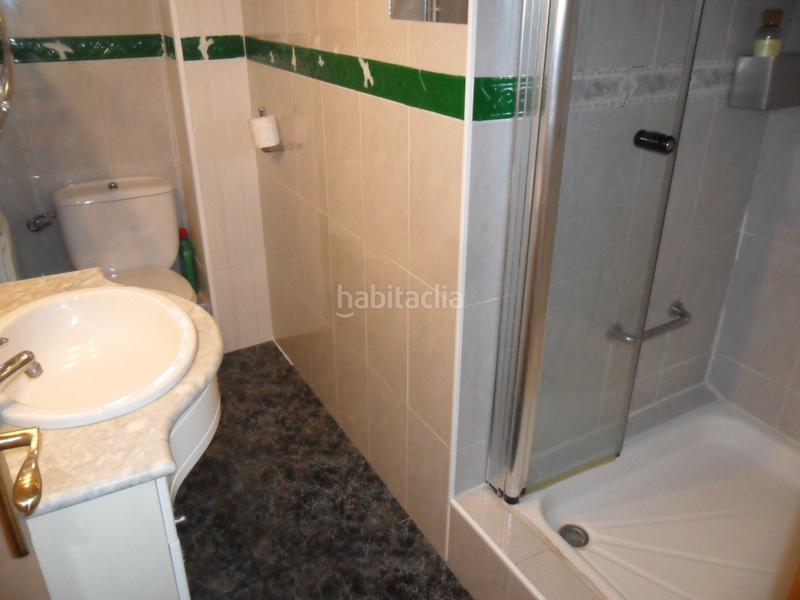 Foto b5af0a7c-f468-49e5-875c-1d20ad2ea681. Pis a carrer pintor casas 5 a Vilapicina - Torre Llobeta Barcelona