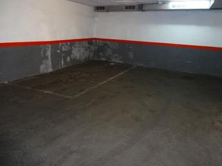 Motorradparkplatz in Passeig de Fabra i Puig 355