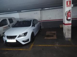 Motorradparkplatz in Passeig Maragall 264