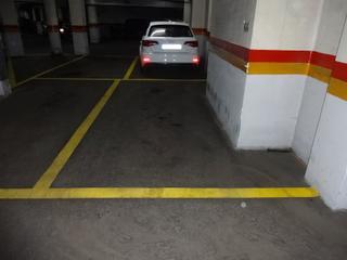 Miete Autoparkplatz in Carrer pintor casas 26. Parking coche pequeño y moto calle pintor casas