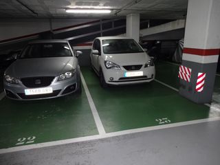 Aparcament cotxe a Carrer del greco 16. Pk coche grande y moto calle greco-p� maragall
