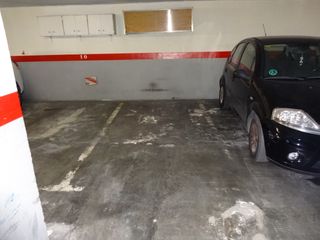 Aparcament cotxe a Carrer de l'Escultor Llimona 33