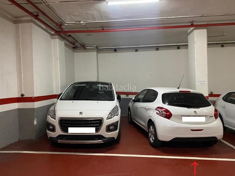 Foto bcec8ff0-35f1-4581-b4fc-350b79a475dc. Parking coche en Sarrià Barcelona