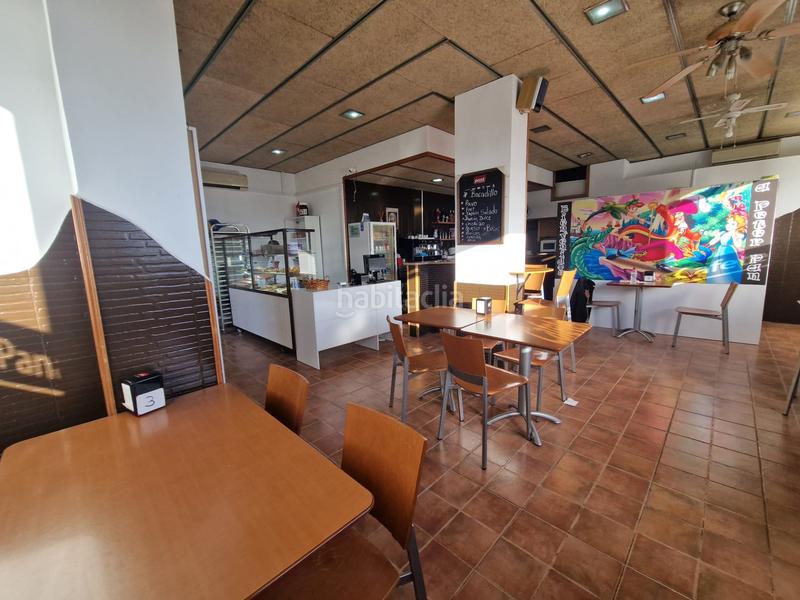 Foto 4b166245-c3a4-4c5e-be7b-550858fe0111. Traspaso local comercial traspaso granja,bar ,panadería junto cilegio en Sabadell