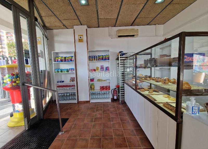 Foto b504053d-a8d8-4f5b-a888-6a707c913d9f. Traspaso local comercial traspaso granja,bar ,panadería junto cilegio en Sabadell
