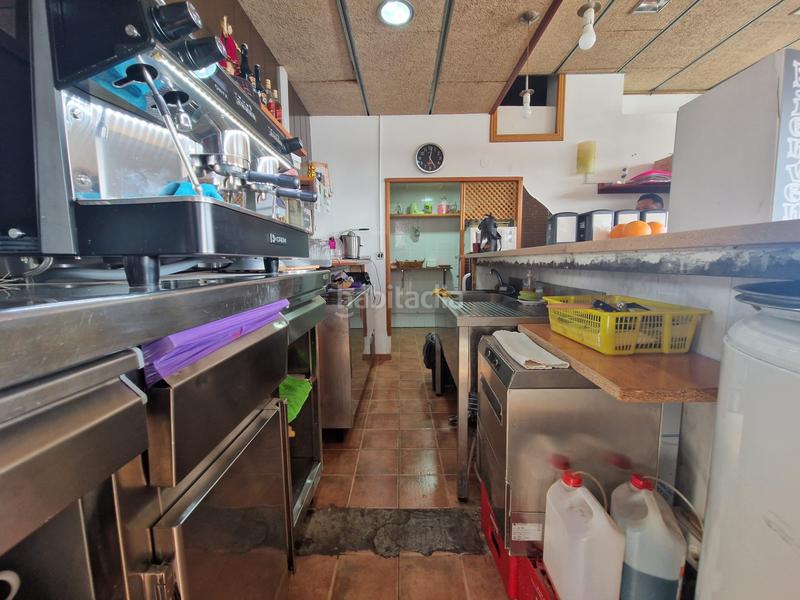 Foto ce793dfa-811d-474f-8416-647d2f03b35f. Traspaso local comercial traspaso granja,bar ,panadería junto cilegio en Sabadell