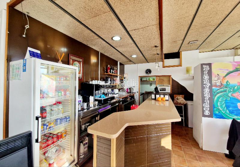 Foto f2c9f069-9691-44ef-bcd2-c1521b377ed2. Traspaso local comercial traspaso granja,bar ,panadería junto cilegio en Sabadell