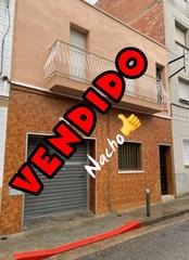 Casa adossada a Carrer de la maladeta 59. Vendo casa en can oriach 7m x 21,5m junto pl pino