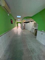 Lloguer Local Comercial a Ca n'Oriac. Can oriach alquilo local con salida de humos