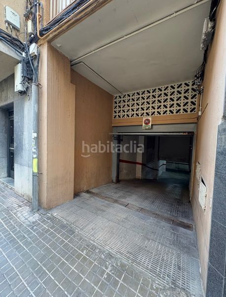 Foto 646b0183-e570-48a6-9f98-5978dd641a74. Miete motorradparkplatz in carrer de casanovas i bosch 57 in Sabadell