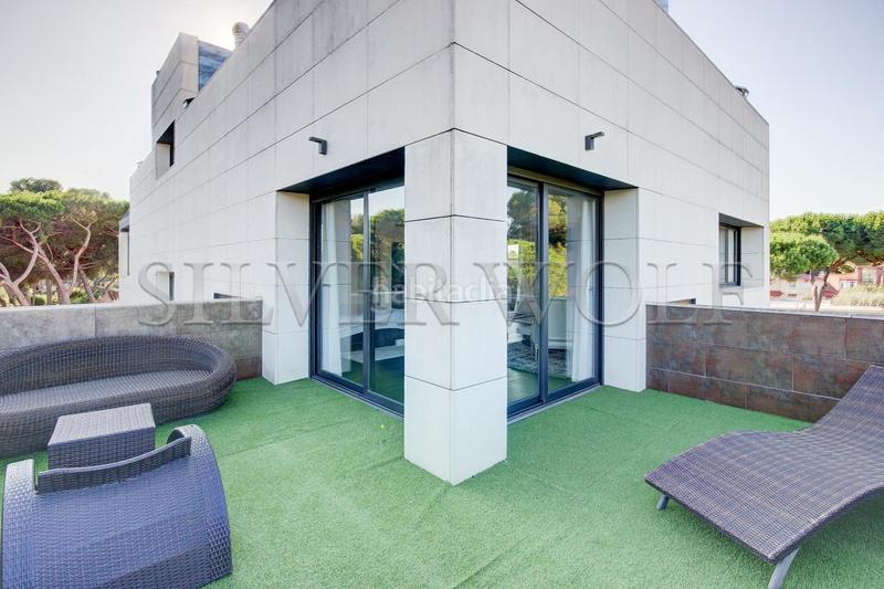 Foto d5bf3764-48ad-4574-9c89-64c7f59d2094. Casa nivel superior en Gava Mar Gavà