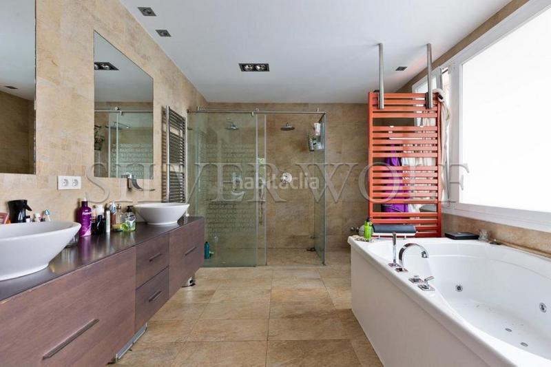 Foto e65d19ef-f9dc-43ed-9fd0-ca136f1fae45. House with heating parking pool in El Poal Castelldefels