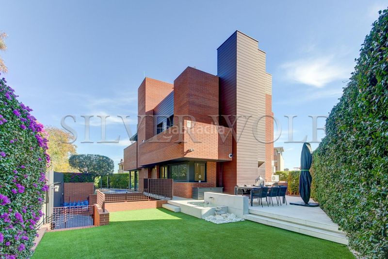 Foto cb0d42a3-8c6f-4fd8-99cd-a5fa21077446. Casa amb calefacció aparcament piscina a Torrent Ballester Viladecans