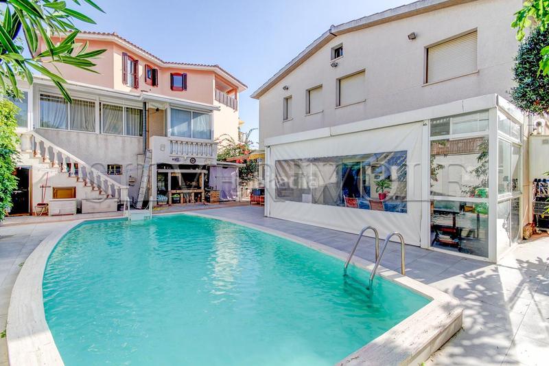 Foto 3c6409e8-e973-487e-82e1-462f9439dbac. Maison avec chauffage parking piscine dans Lluminetes Castelldefels