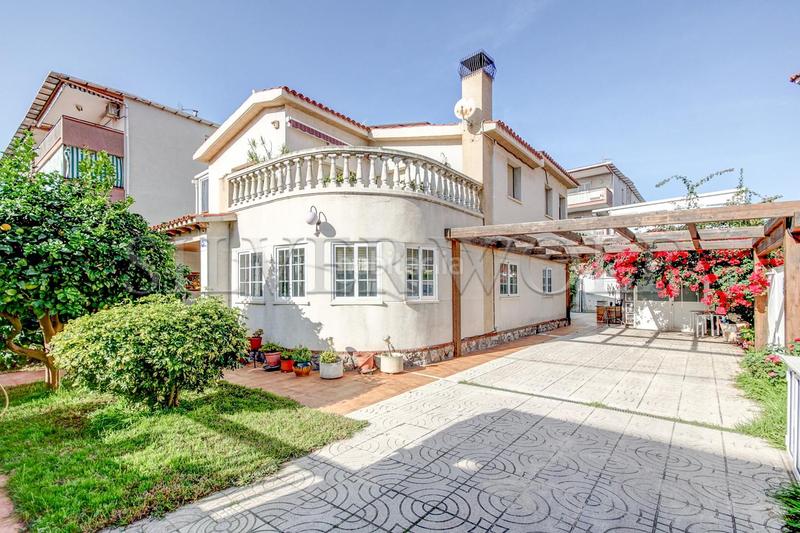 Foto 5368380a-0c8c-4308-9fb1-9c8cfc1162b6. Maison avec chauffage parking piscine dans Lluminetes Castelldefels