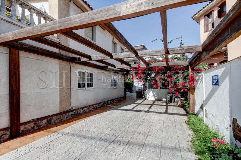 Foto 53c6995b-e670-40a9-aabe-cb80ed3087fa. Maison avec chauffage parking piscine dans Lluminetes Castelldefels