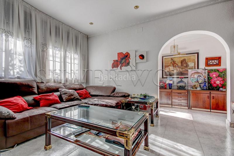 Foto a2059bc4-2d88-40b4-9303-a9c94bec57f5. Maison avec chauffage parking piscine dans Lluminetes Castelldefels