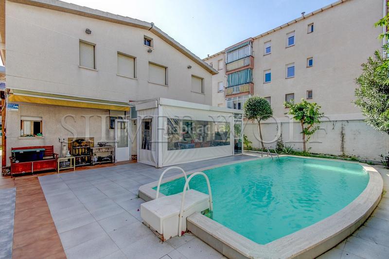 Foto f6491c0b-60b0-4331-bb2e-e9041d9b39b0. Maison avec chauffage parking piscine dans Lluminetes Castelldefels