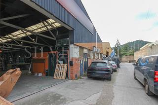 Bâtiment à usage industriel  Carrer baix llobregat. Una nave especial
