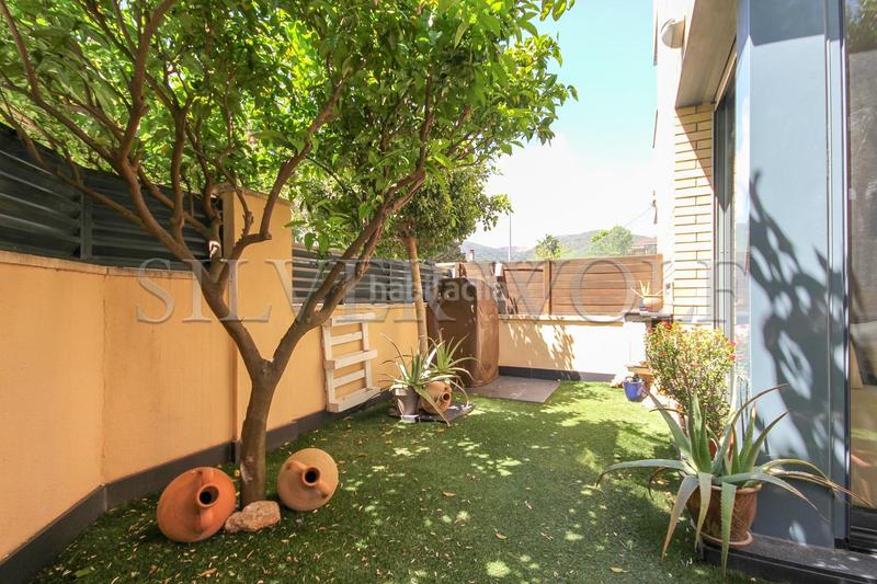 Foto ec2625b0-f343-4bcf-b387-70e8518f41fc. Casa adossada amb calefacció aparcament a Montmar Castelldefels