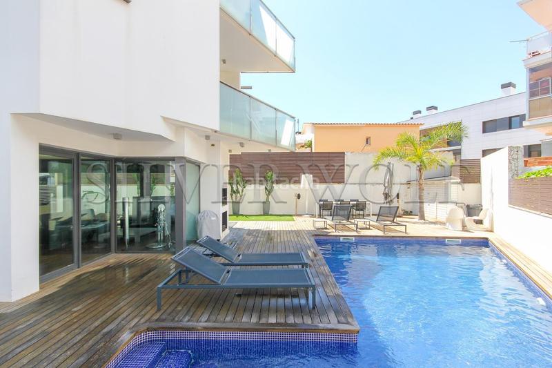 Foto 381c3e6b-70d0-486b-a2d8-6667b2cf87ba. Maison avec chauffage parking piscine dans Lluminetes Castelldefels