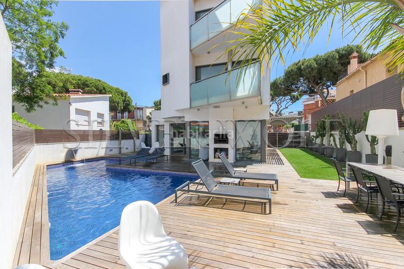 Foto 5d90c6e4-54e2-4418-b934-b5557c105196. Maison avec chauffage parking piscine dans Lluminetes Castelldefels