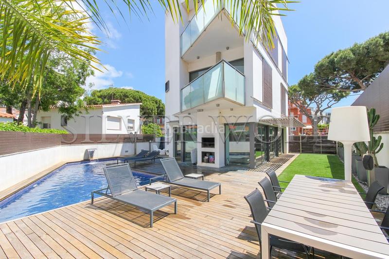 Foto 15271c74-300a-44c0-9dc4-9841430e570c. Casa con riscaldamento parcheggio piscina in Lluminetes Castelldefels
