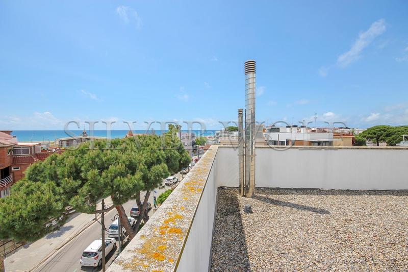 Foto 52bcfbeb-7f53-462f-b8f2-f1643c7d2c19. Casa con riscaldamento parcheggio piscina in Lluminetes Castelldefels