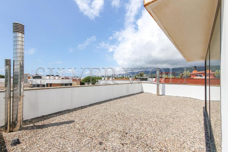 Foto 5a526485-e769-4179-bb5f-d9702de586db. Casa con riscaldamento parcheggio piscina in Lluminetes Castelldefels