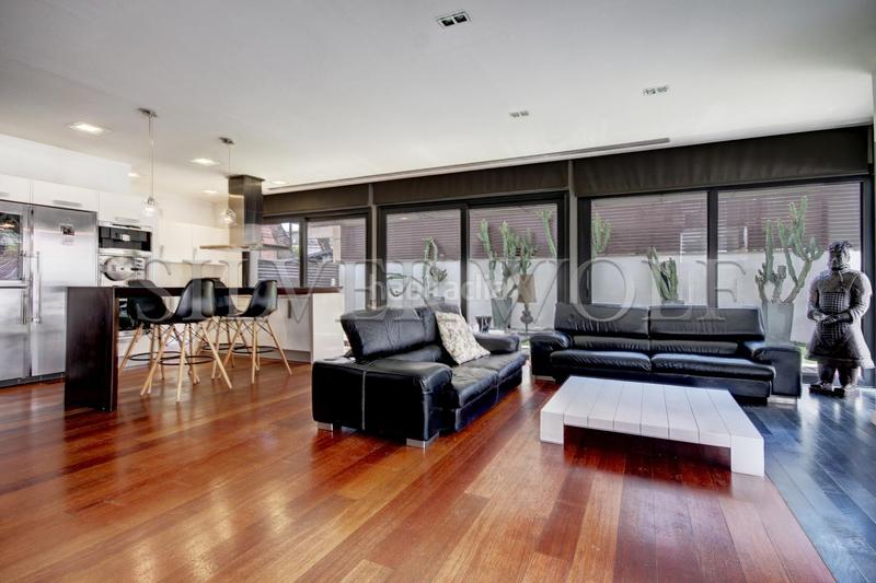 Foto af5d766b-fb4d-44c1-9e26-82f74e16d1c6. Casa con riscaldamento parcheggio piscina in Lluminetes Castelldefels