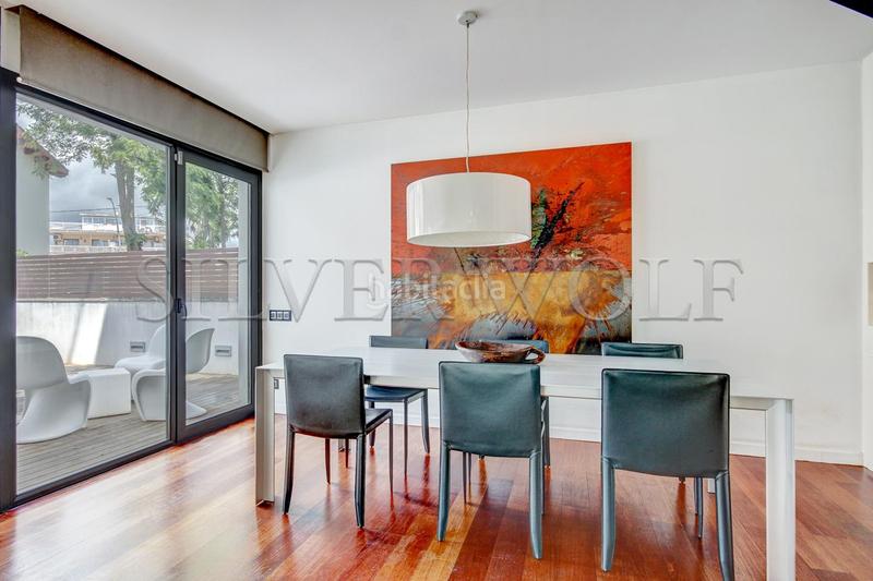 Foto b09c9e7a-590a-4689-ae98-386393d9d95e. Casa con riscaldamento parcheggio piscina in Lluminetes Castelldefels