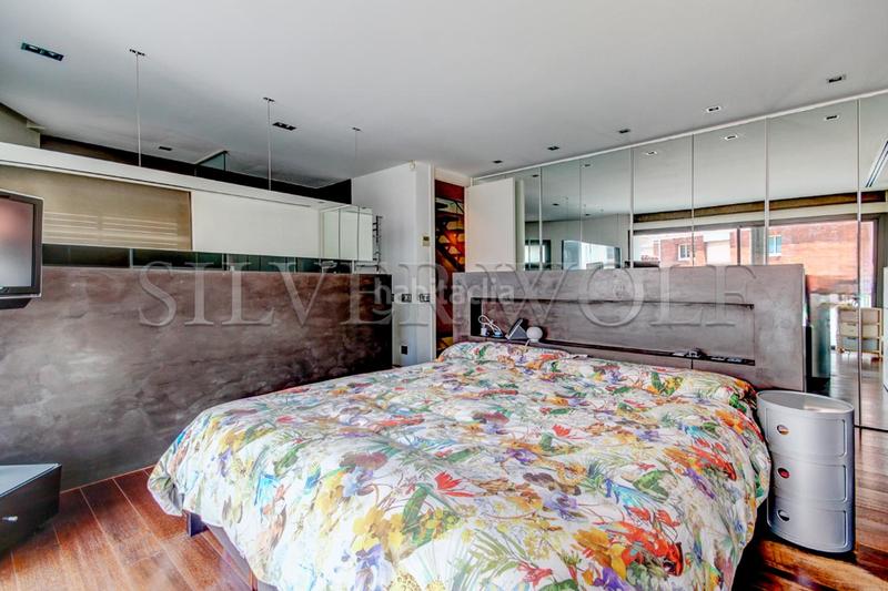 Foto b8f38f8a-5e1c-4b80-9d36-2ce2ad8f8315. Casa con riscaldamento parcheggio piscina in Lluminetes Castelldefels