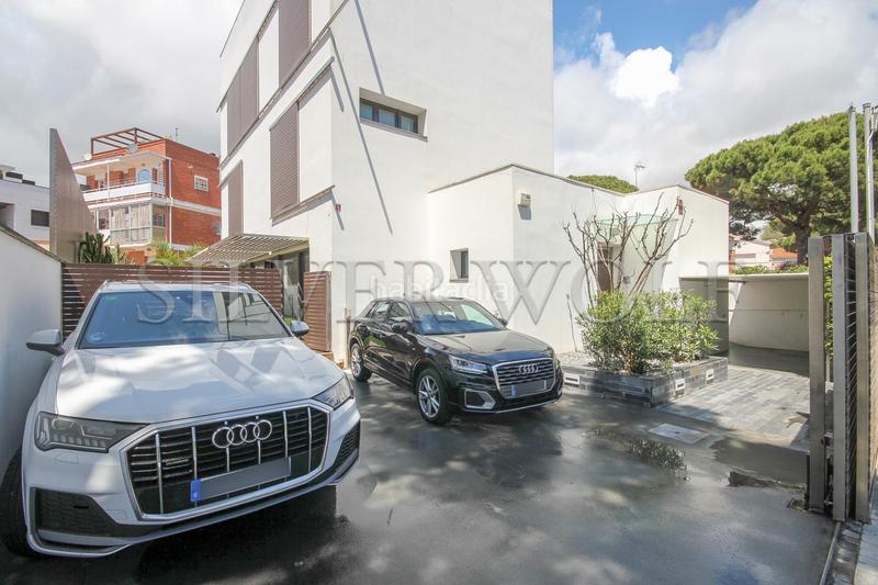 Foto c10d5f73-e215-4fba-b1c7-d0c323e10ee9. Casa con riscaldamento parcheggio piscina in Lluminetes Castelldefels