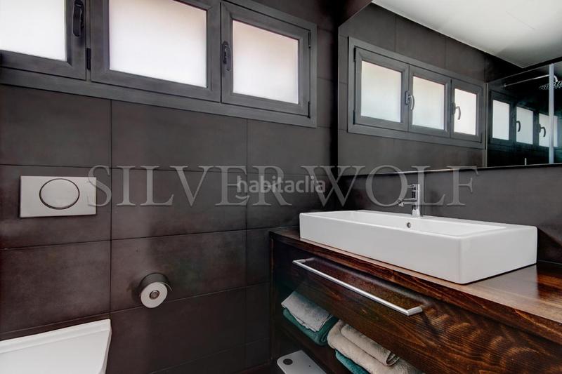 Foto dc6ef58b-0d62-4025-9f6d-b31db728563c. Casa con riscaldamento parcheggio piscina in Lluminetes Castelldefels