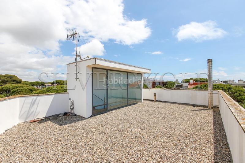 Foto e8f17551-4836-442f-b200-99c7eced45d0. Casa con riscaldamento parcheggio piscina in Lluminetes Castelldefels