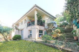 Casa aparellada  Carrer de pau casals. Aires de montornes