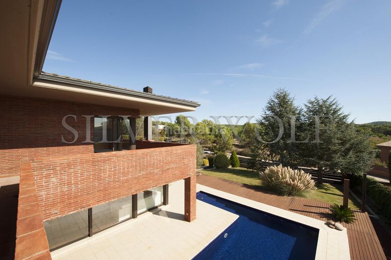 Foto 0b1a6fdf-ef0e-4cb3-8990-b4092343cceb. Casa amb calefacció aparcament piscina a Begues